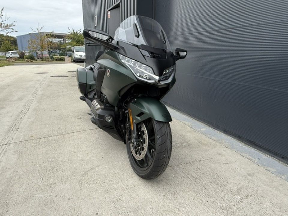 HONDA GOLDWING BAGGER DCT 4