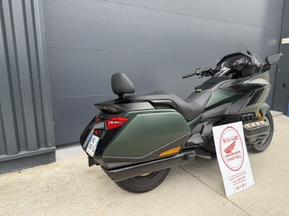 HONDA GOLDWING BAGGER DCT 4