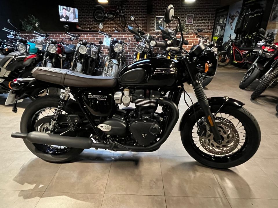 TRIUMPH Bonneville T120 Black 4