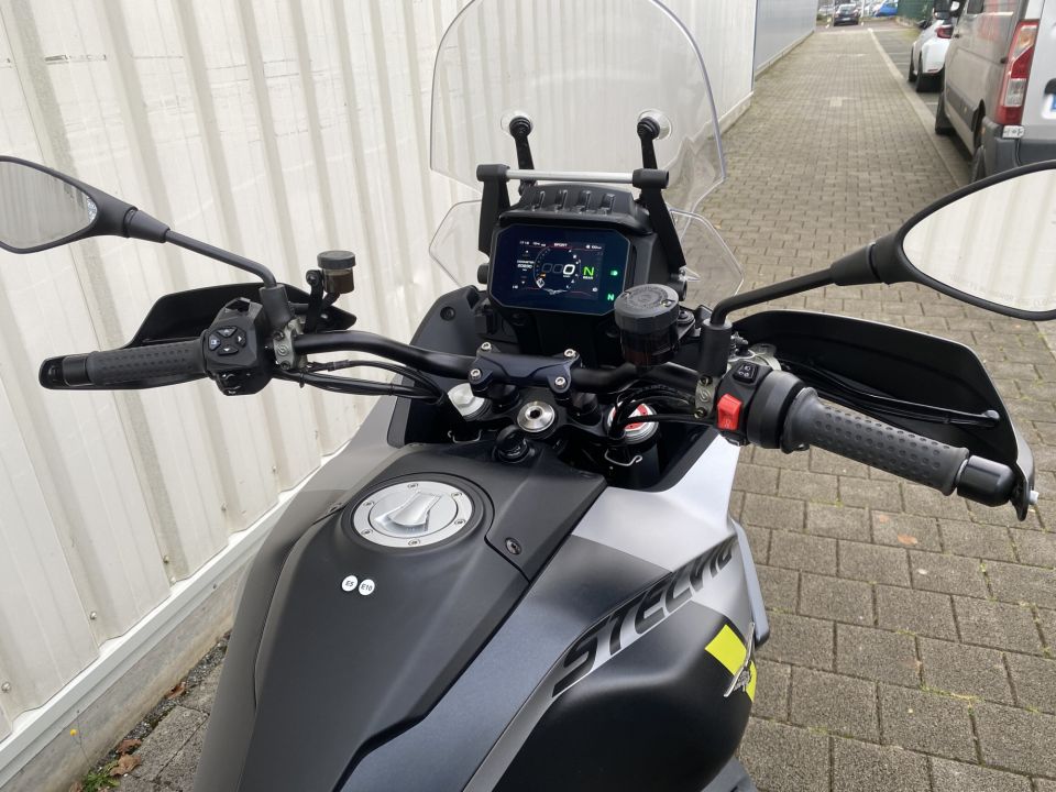 MOTO GUZZI STELVIO 4