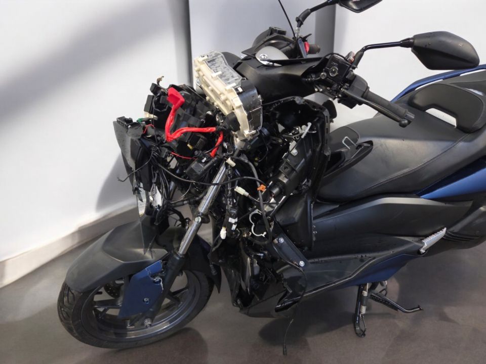 YAMAHA XMAX 300 4