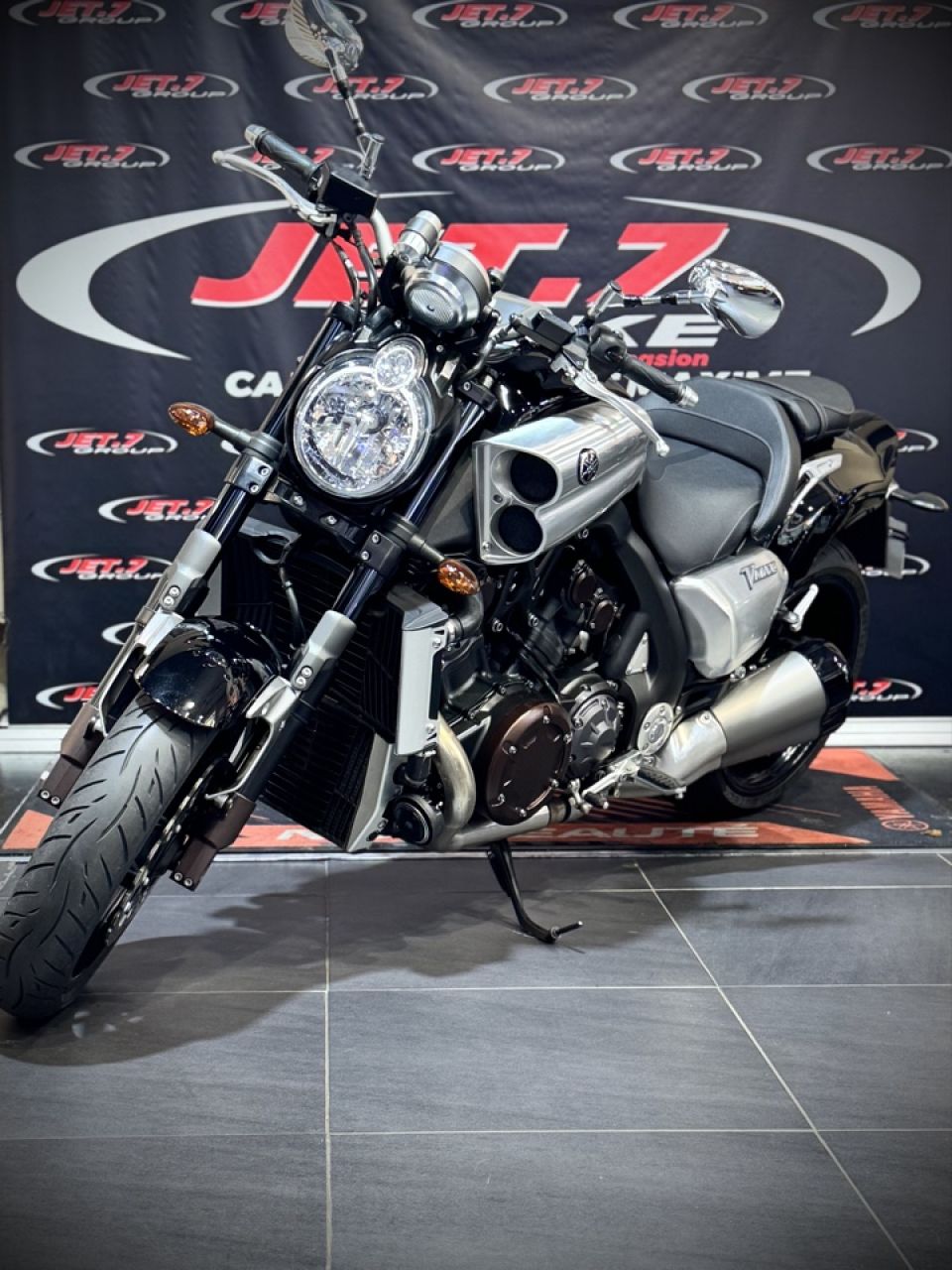 YAMAHA V-MAX 1700 4