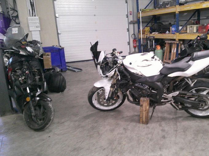 YAMAHA YZF 1000 R1 4