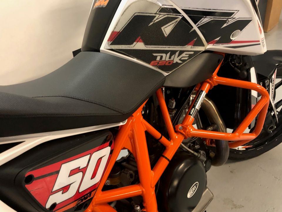 KTM 690 DUKE 4