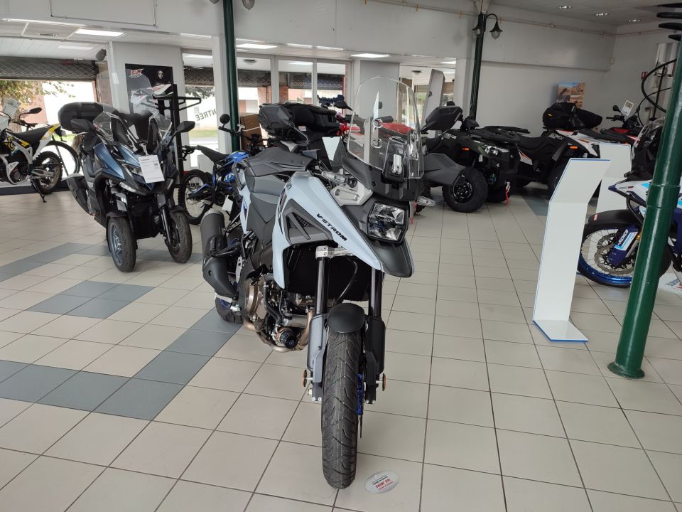 SUZUKI V-STROM 1050SE 4