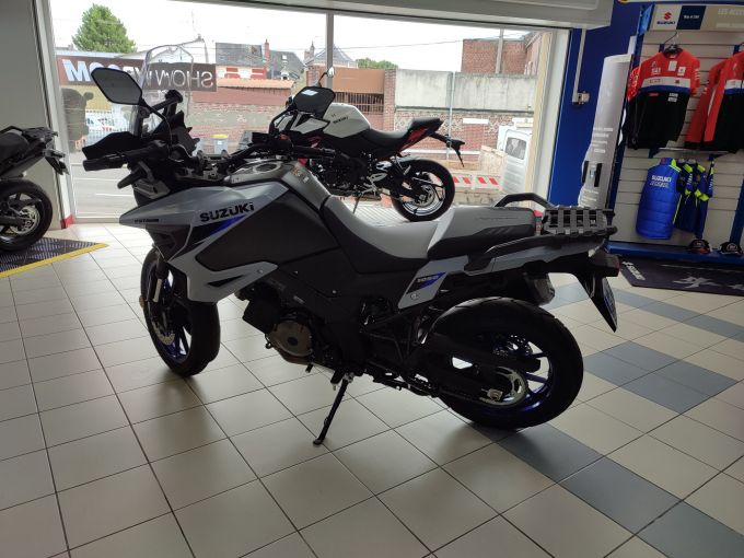 SUZUKI V-STROM 1050SE 4