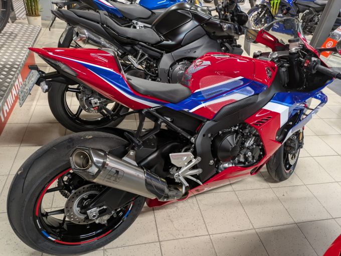 HONDA CBR 1000 RR FIREBLADE - HRC 4