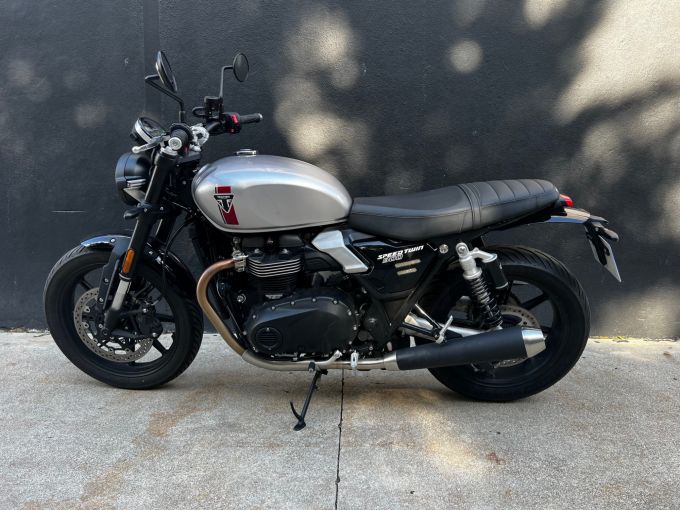 TRIUMPH SPEED TWIN 900 4