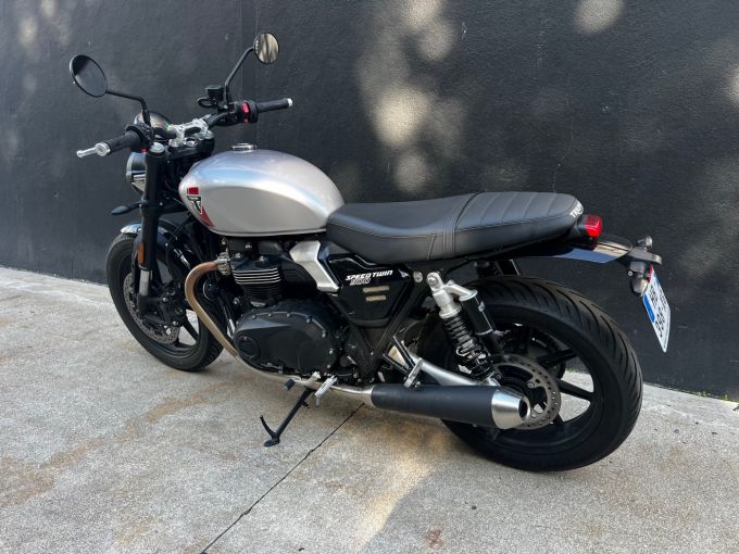 TRIUMPH SPEED TWIN 900 4