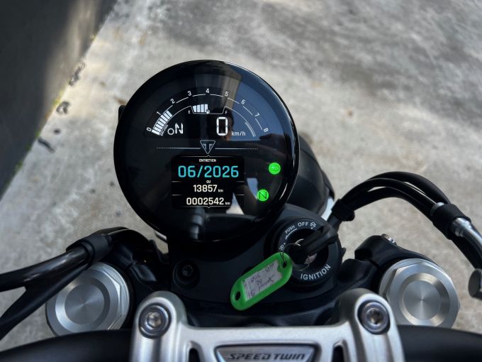 TRIUMPH SPEED TWIN 900 4