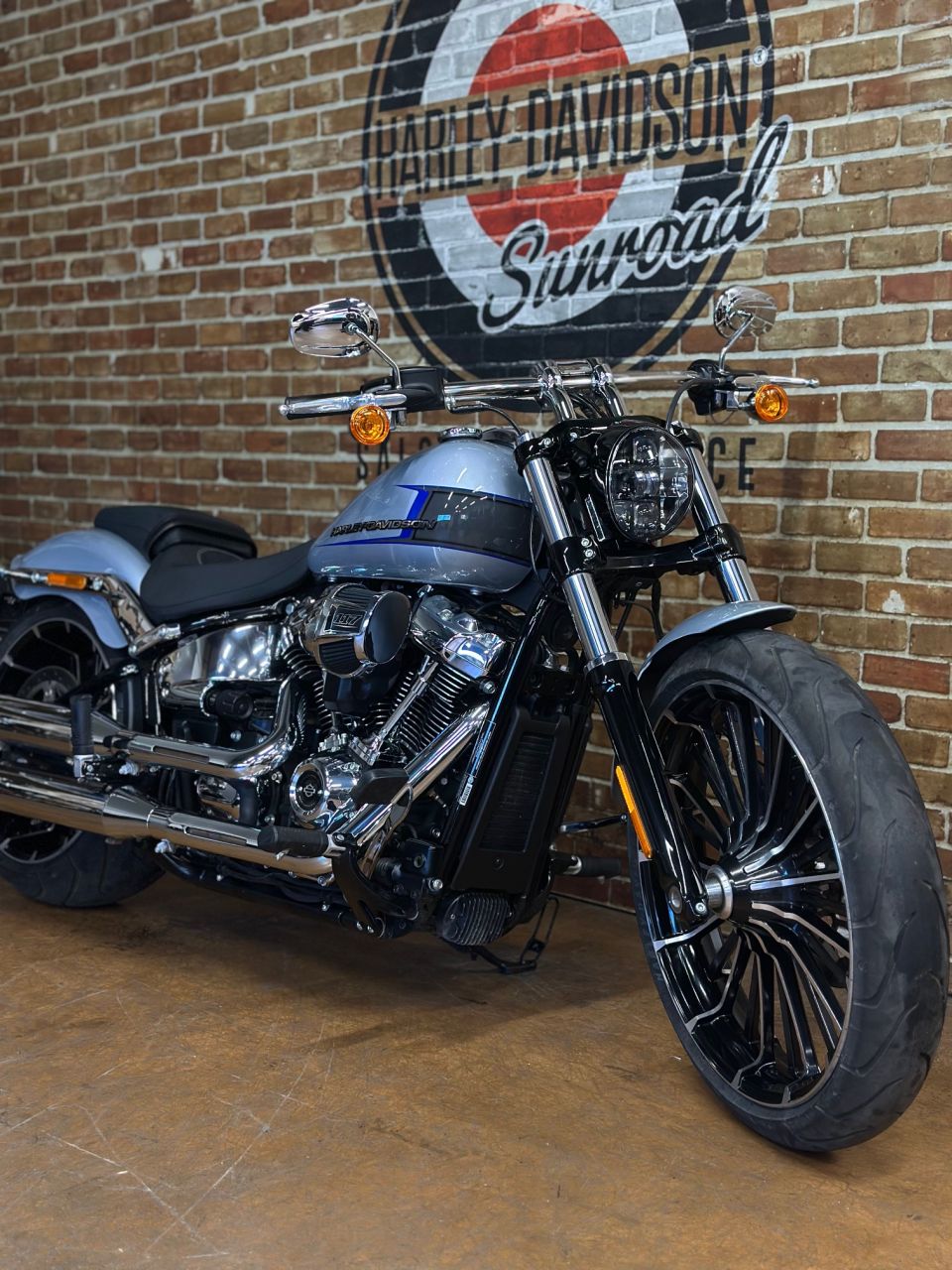 HARLEY-DAVIDSON SOFTAIL BREAKOUT 1923 4