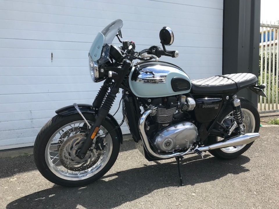 TRIUMPH BONNEVILLE T120 4