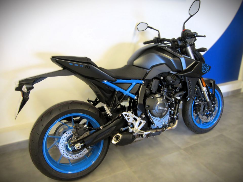 SUZUKI GSX-8S 4