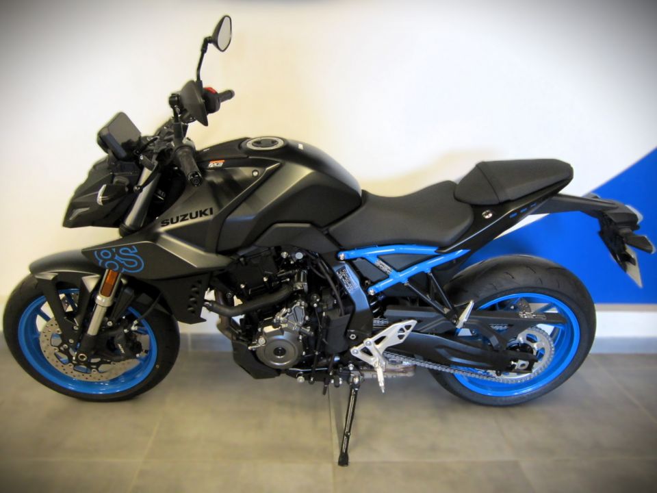 SUZUKI GSX-8S 4