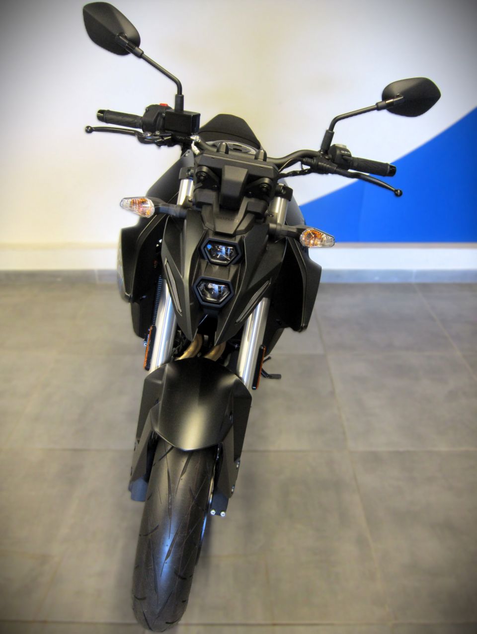 SUZUKI GSX-8S 4