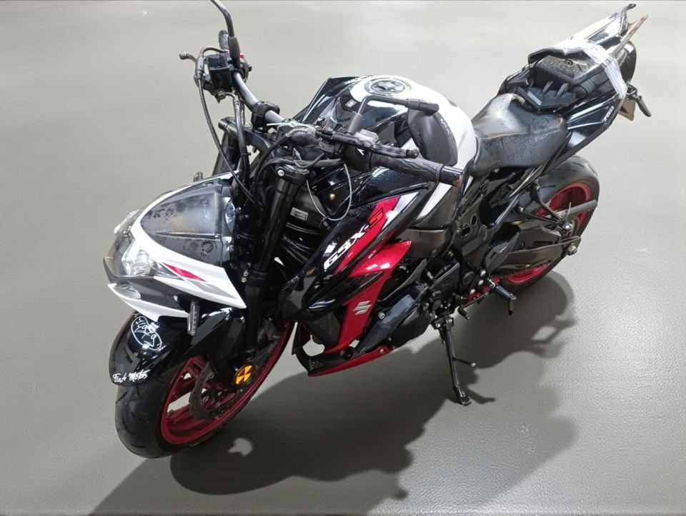 SUZUKI GSX 750 4