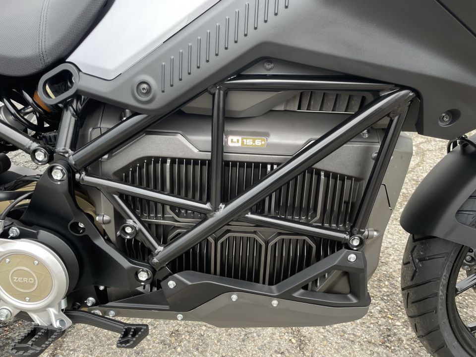 ZERO MOTORCYCLES DSR 15.6 4