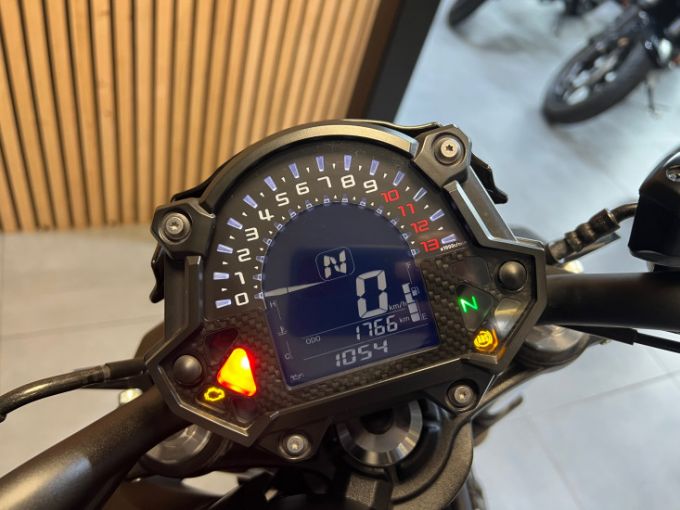 KAWASAKI Z650 ABS 4