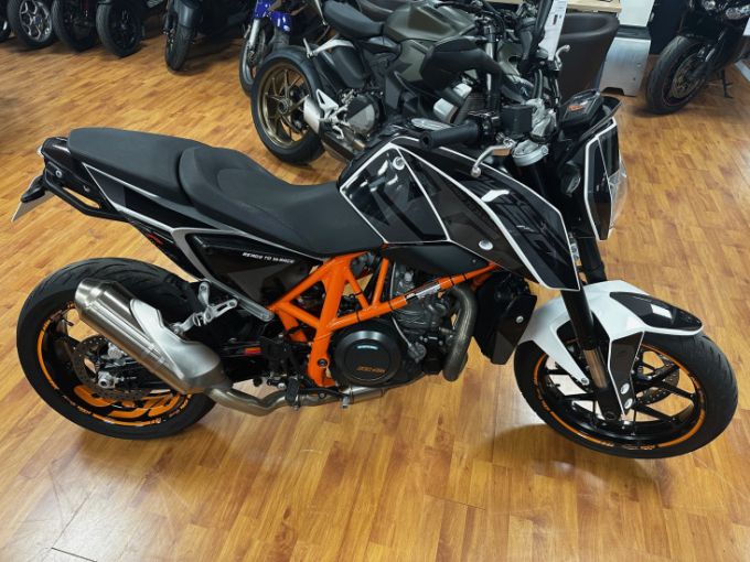 KTM 690 DUKE 4