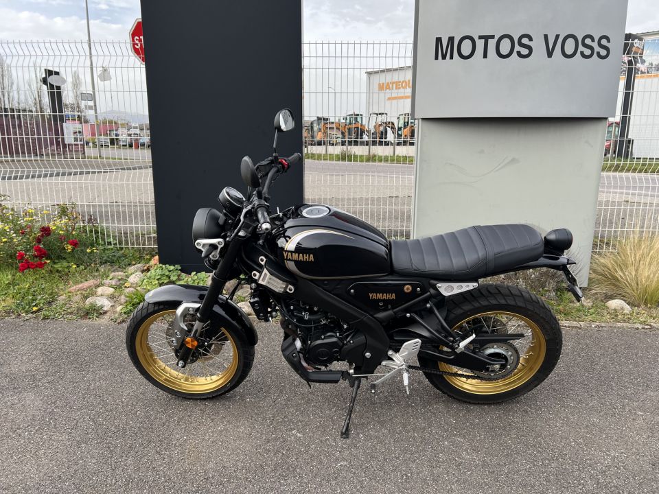 YAMAHA XSR 125 4