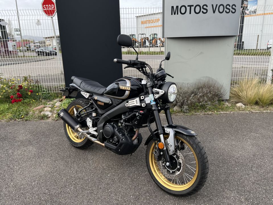 YAMAHA XSR 125 4