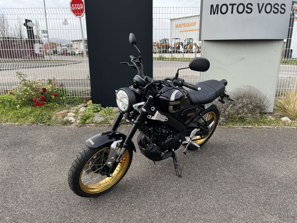 YAMAHA XSR 125 4