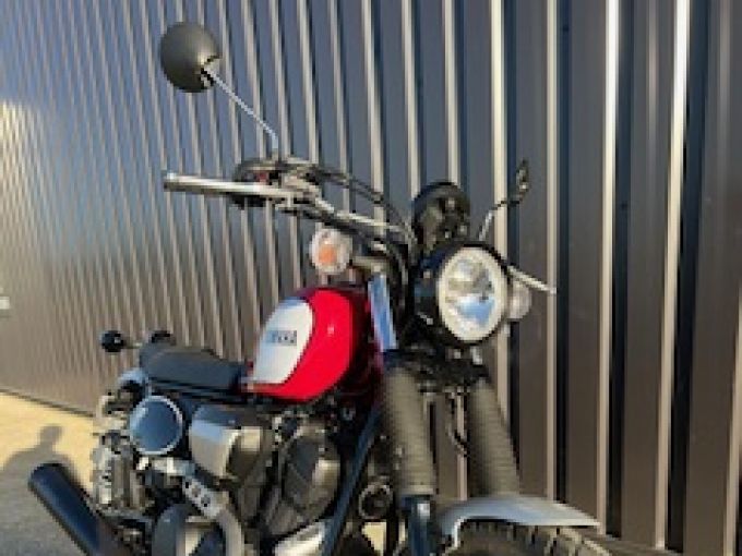 YAMAHA SCR 950 4