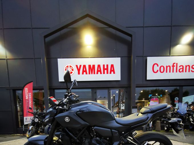 YAMAHA MT-07 Y-AMT 4