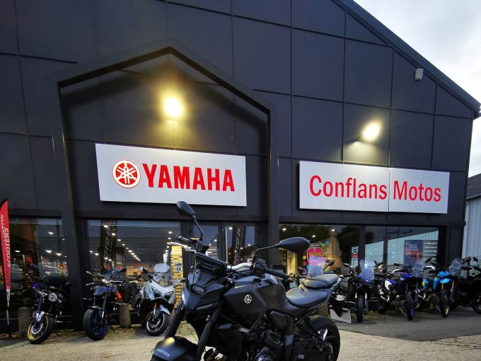 YAMAHA MT-07 Y-AMT 4