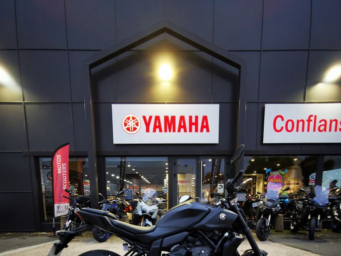 YAMAHA MT-07 Y-AMT 4