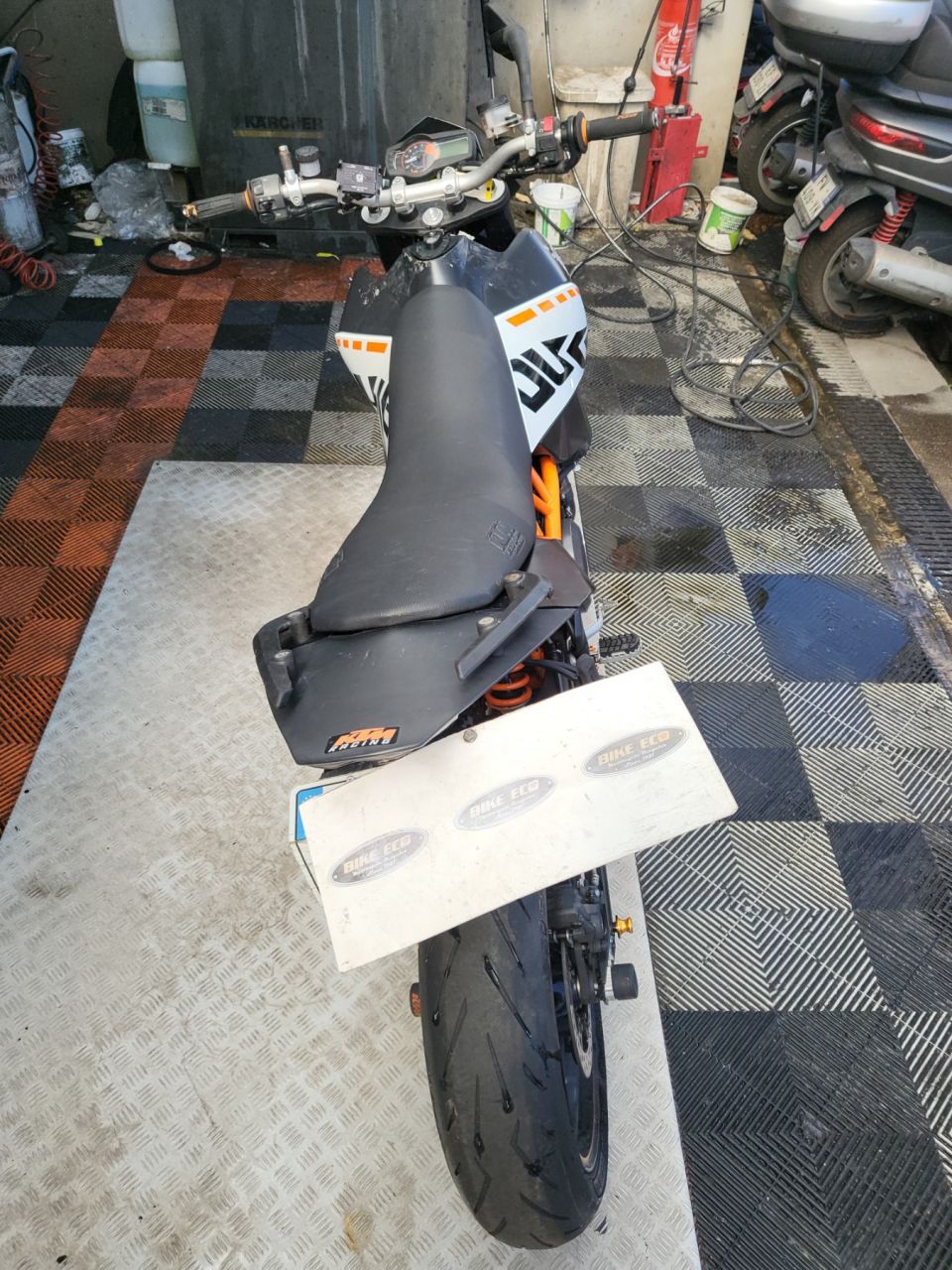 KTM 690 DUKE R 4