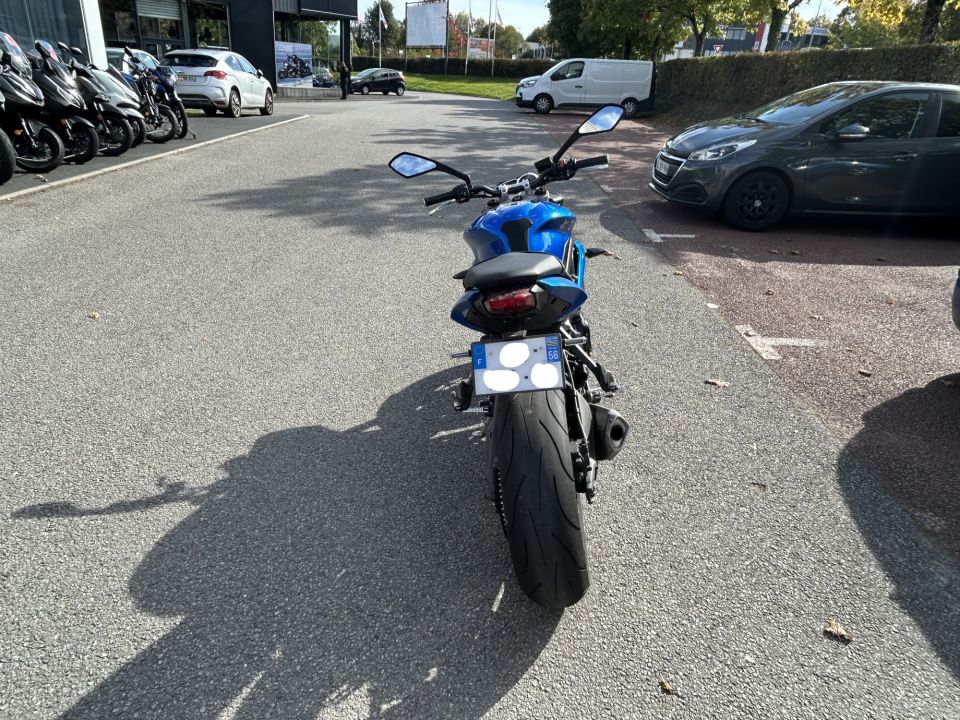 TRIUMPH STREET TRIPLE 675 4