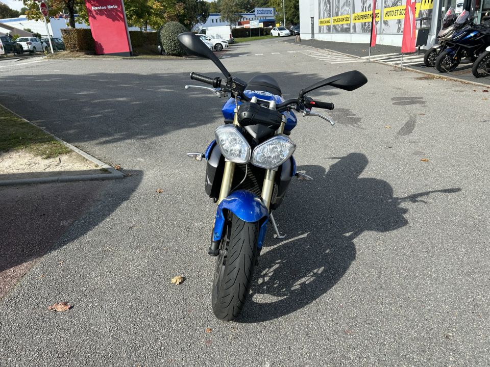 TRIUMPH STREET TRIPLE 675 4