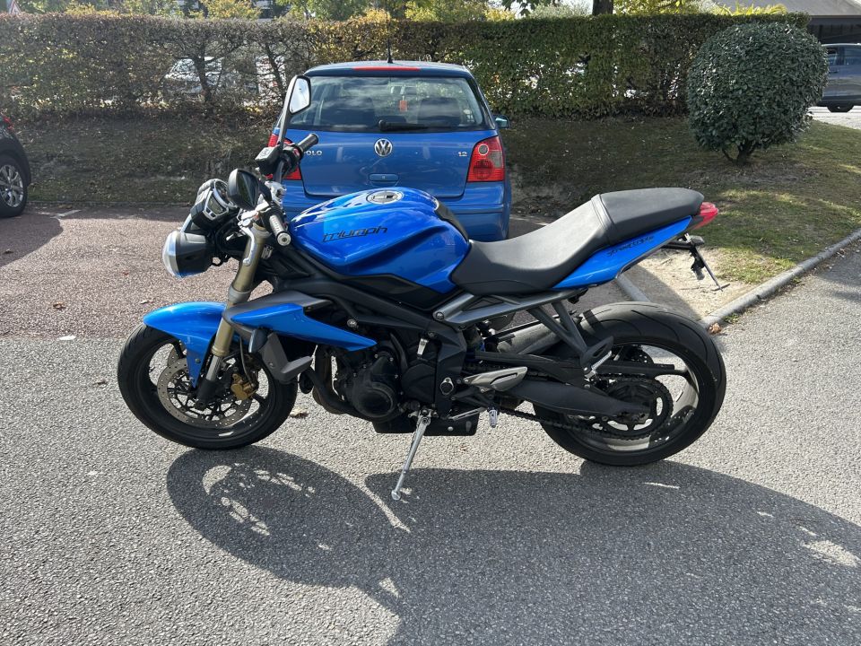 TRIUMPH STREET TRIPLE 675 4