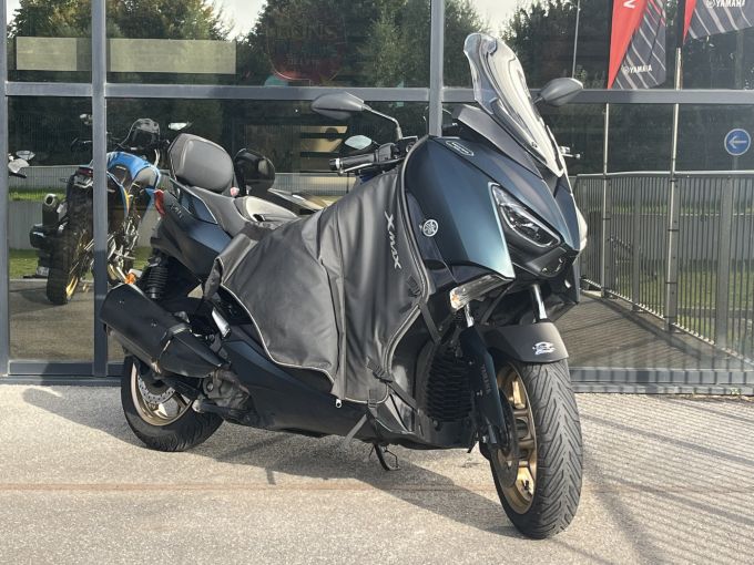 YAMAHA XMAX 300 Tech Max 4