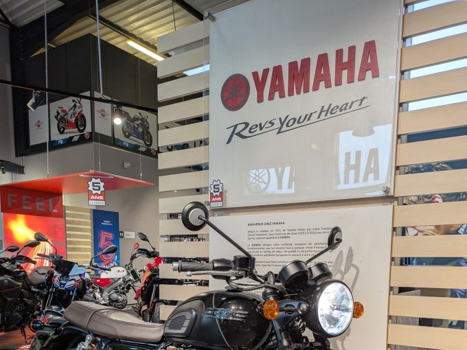 TRIUMPH BONNEVILLE T120 4