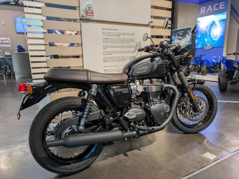 TRIUMPH BONNEVILLE T120 4