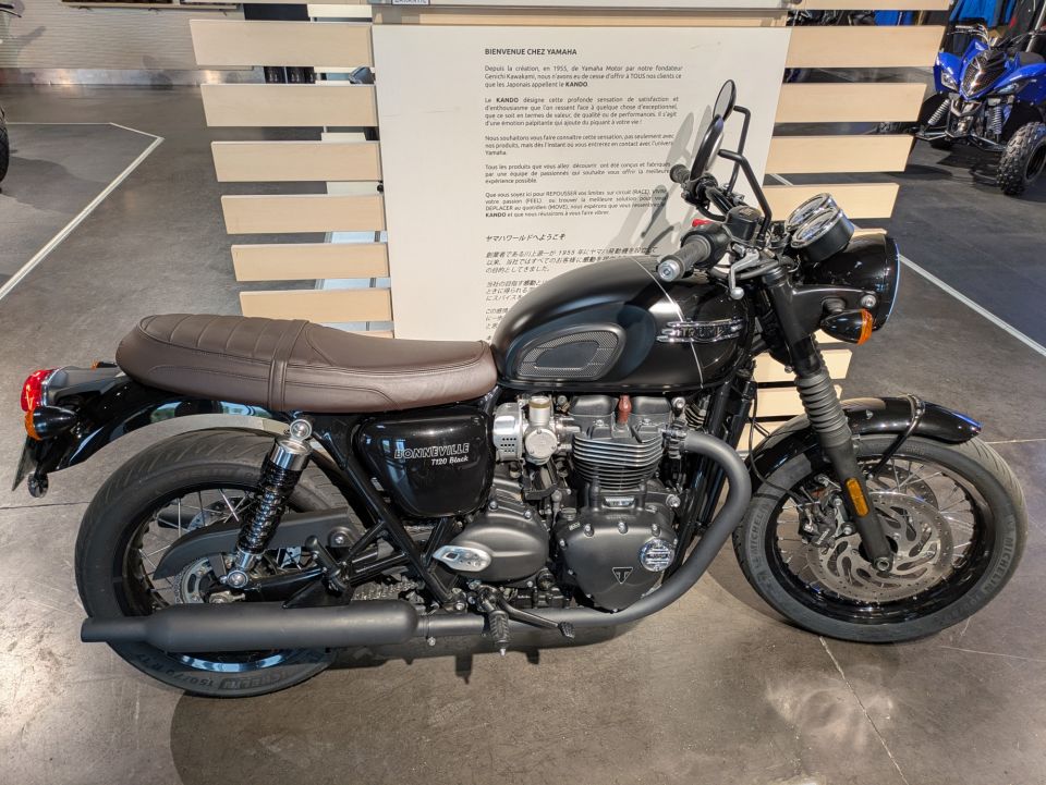 TRIUMPH BONNEVILLE T120 4