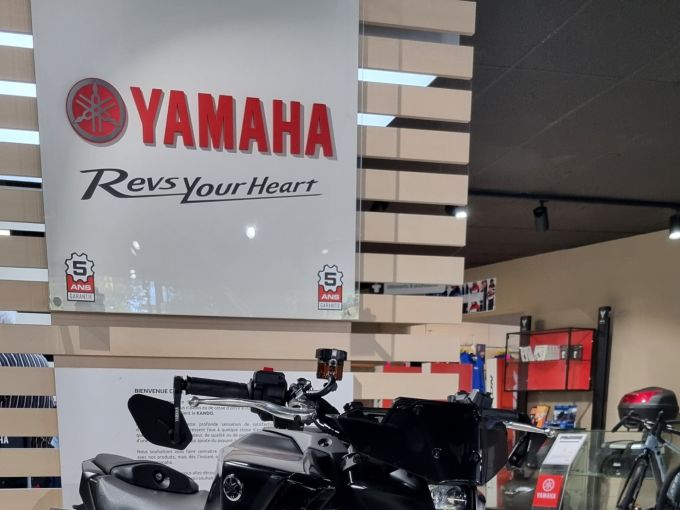 YAMAHA MT-09 4
