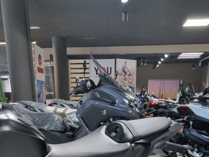 YAMAHA MT-09 4