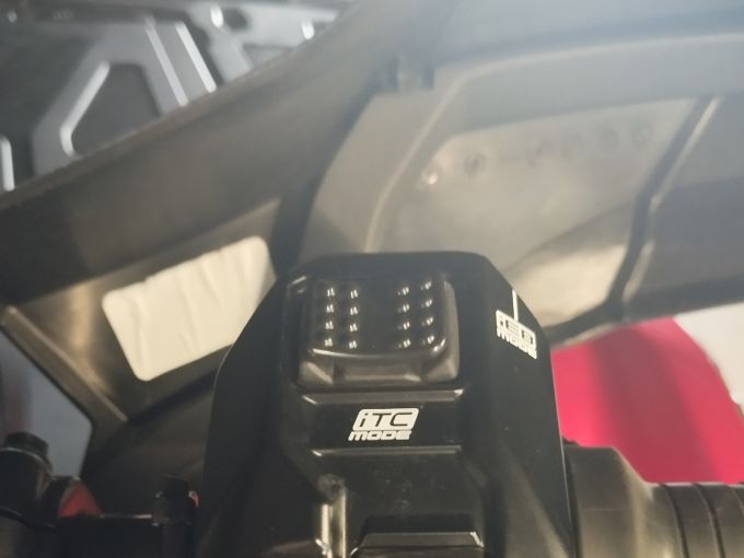 CAN-AM Outlander 850 XT 4