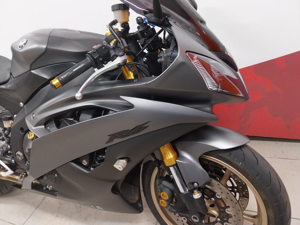 YAMAHA YZF-R6 4