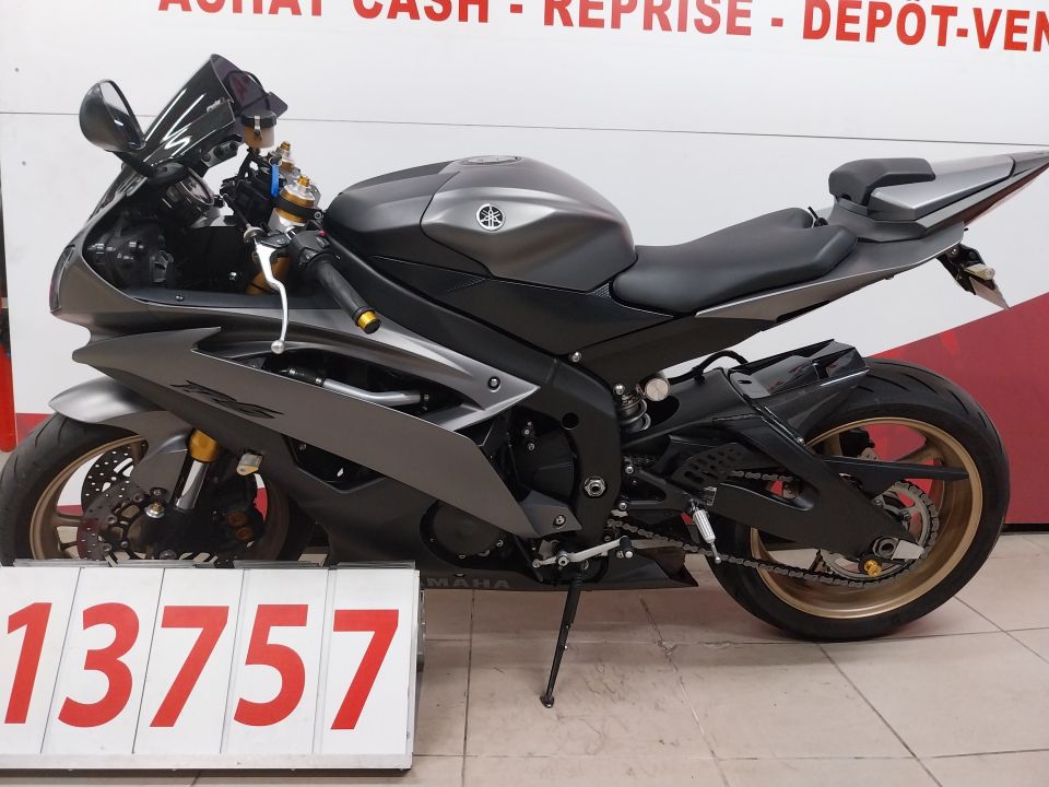 YAMAHA YZF-R6 4