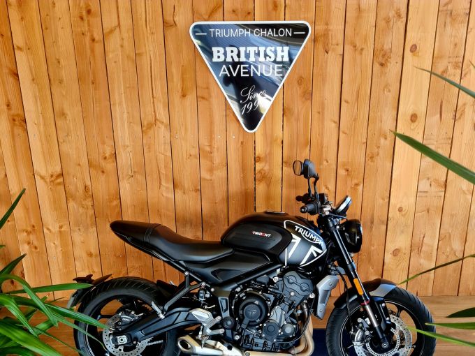 TRIUMPH TRIDENT 660 4