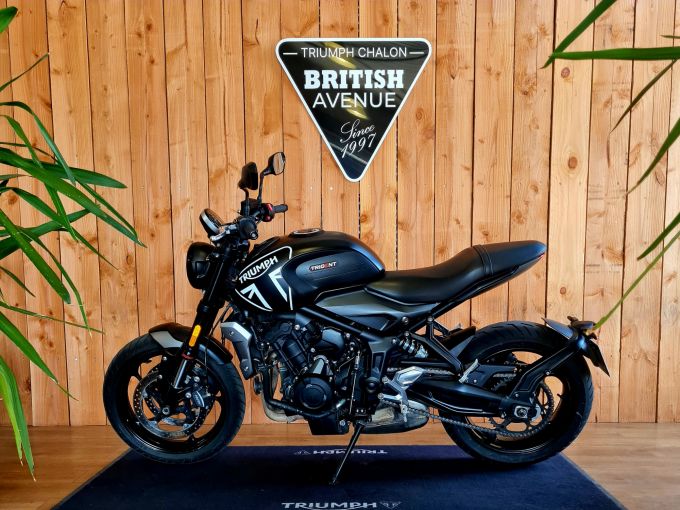 TRIUMPH TRIDENT 660 4
