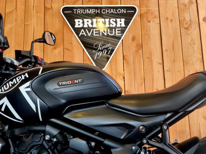 TRIUMPH TRIDENT 660 4