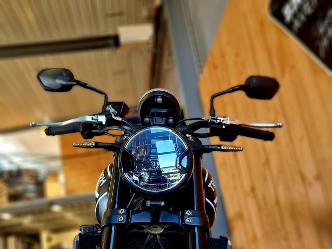 TRIUMPH TRIDENT 660 4