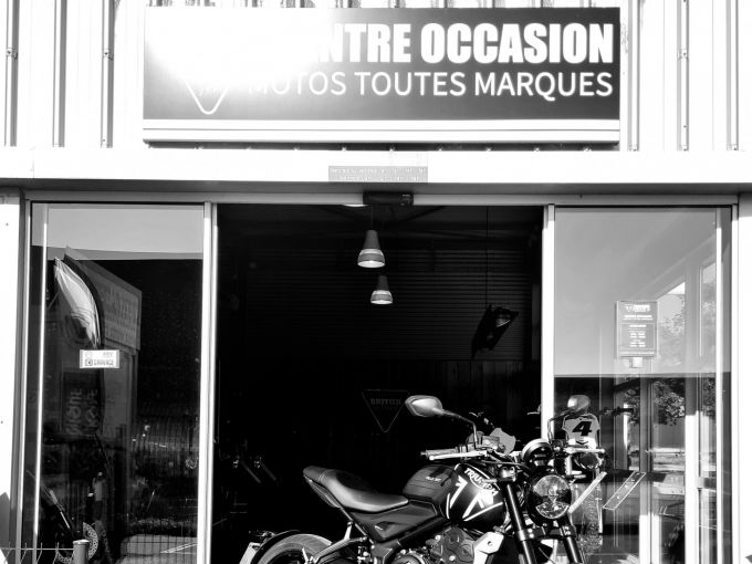 TRIUMPH TRIDENT 660 4