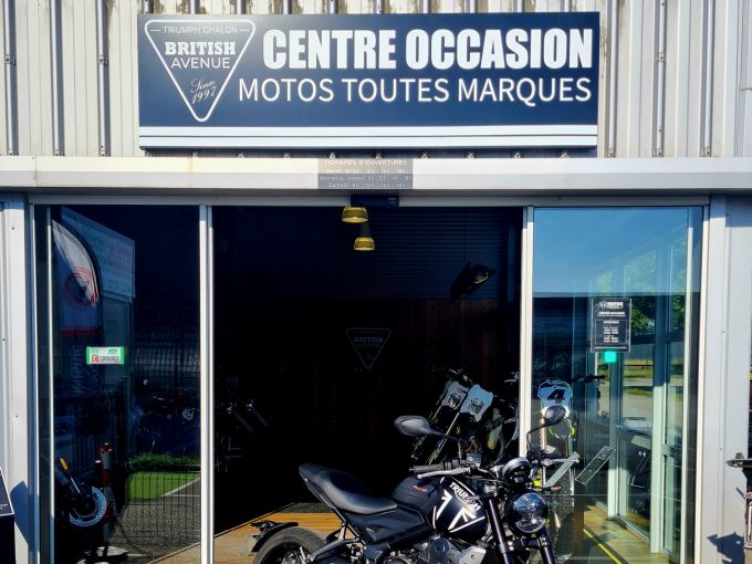 TRIUMPH TRIDENT 660 4