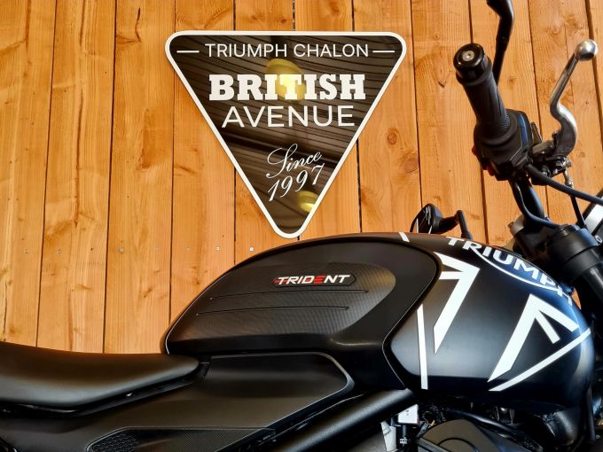 TRIUMPH TRIDENT 660 4